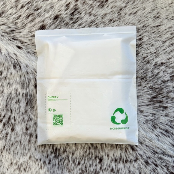 Cherry LA Valentine’s Day Mt. Fuji Boxy Tee (Cream) Size XS SOLD OUT - Picture 6 of 9